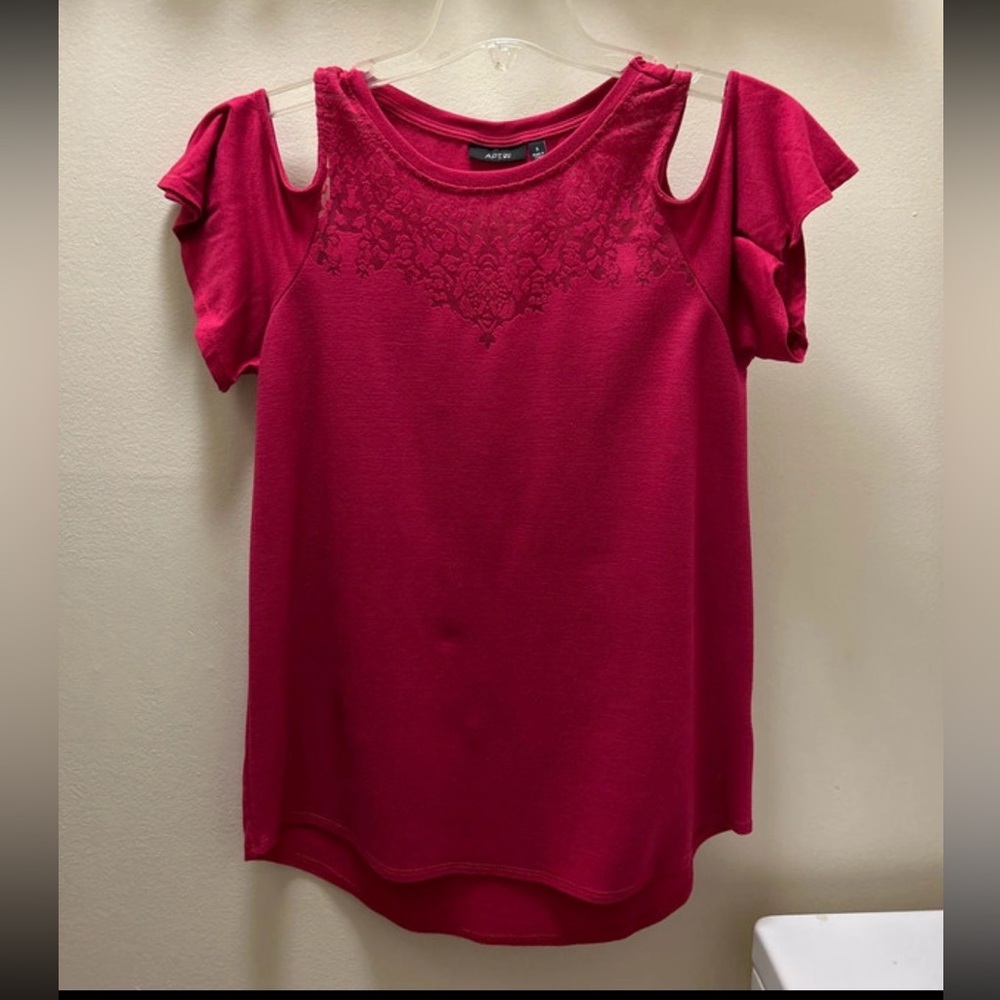 Woman’s Apt. 9 Fuchsia Cold-Shoulder Lace Top